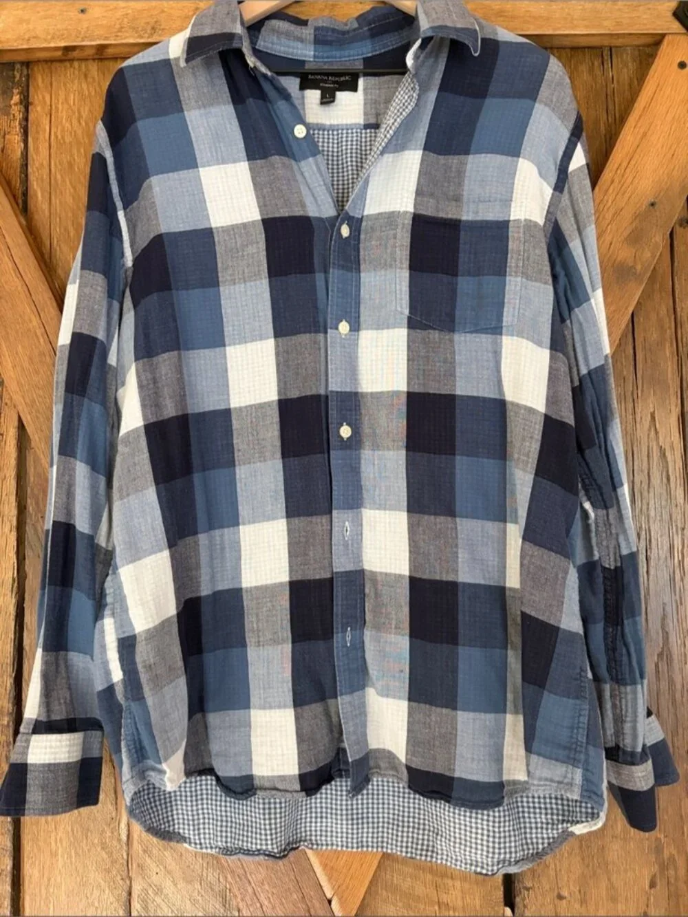 Banana Republic Men's Lg/Standard Fit Navy & Light Blue Plaid Button-Down Shirt